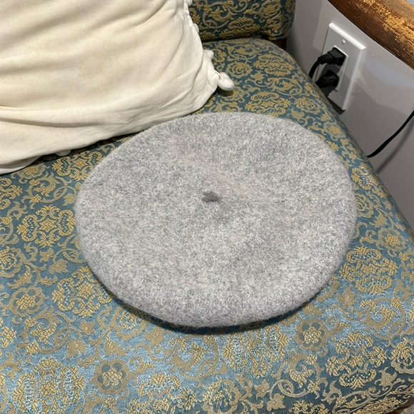 H&M Beret - Picture 1 of 3